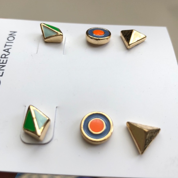 3 pairs of beautiful post earrings. - Picture 2 of 2